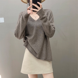 随性好穿~细腻亲肤 Ding奢baby小山羊绒衫女V领宽松慵懒阔版毛衣图片