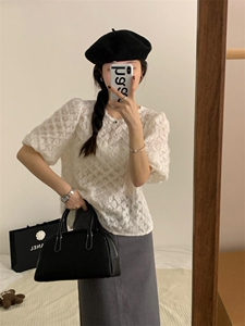 上新 够花蕾丝拼接小衫图片