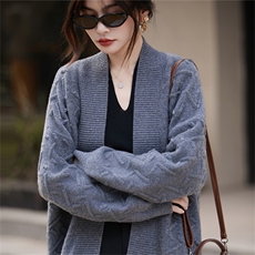 老钱风V领麻花纹针织开衫女2025新款100纯羊毛宽松毛衣外套慵懒风，女装羊毛衫，迅太羊绒