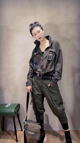 休闲帅气潮流款，女装，拾年