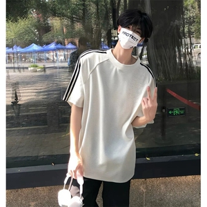 抖音得物品质二开240克宽松纯棉美式潮牌印花三条杠中性风短袖T恤图片
