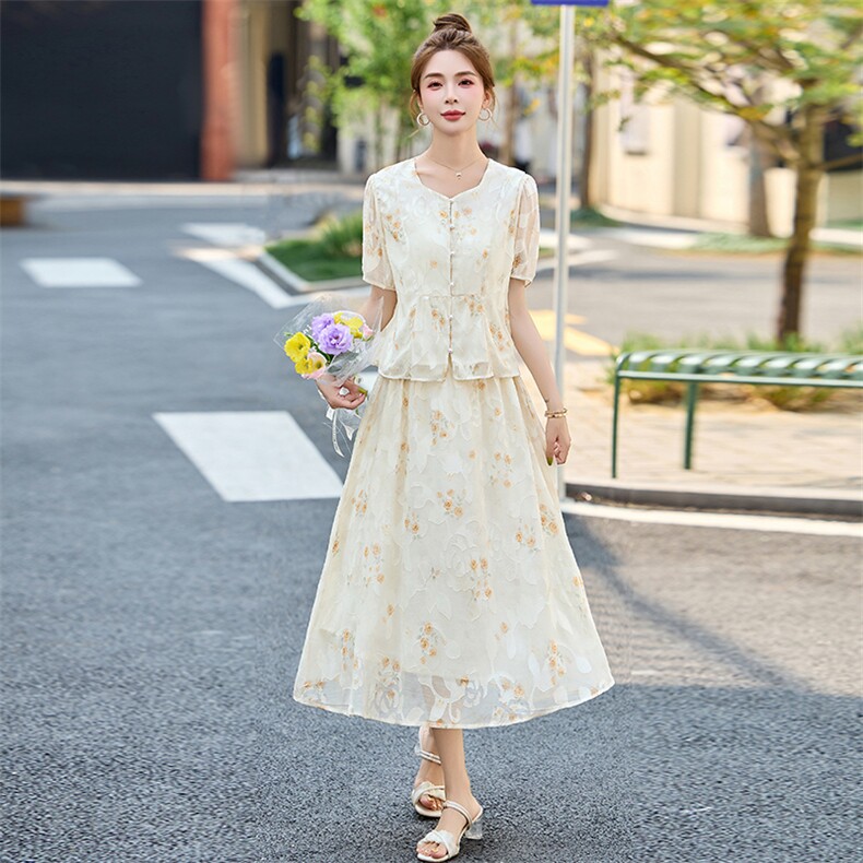 时尚碎花雪纺连衣裙女2025夏季新款气质减龄上衣半身裙,女装连衣裙,香莘料
