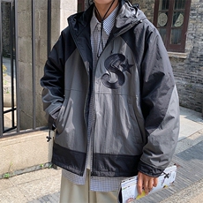 黑色