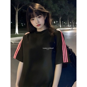 抖音得物品质二开240克宽松纯棉美式潮牌印花三条杠中性风短袖T恤图片