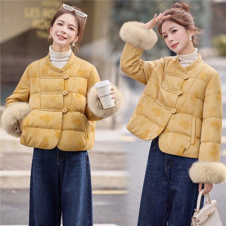 现货2026新中式气质优雅提花真狐狸毛时尚减龄白鹅绒羽绒服，女装羽绒服，时尚俏佳人