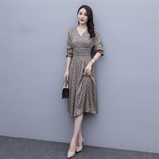 2021春季新款优雅时尚数码印牛筋腰V领连衣裙，女装连衣裙，岚衣(原川流布茜）