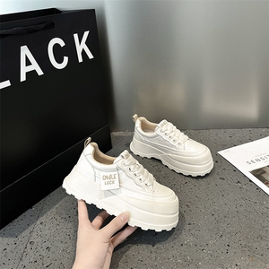 真皮轻便透气厚底小白鞋女2024新款春季女款板鞋休闲运动鞋女图片