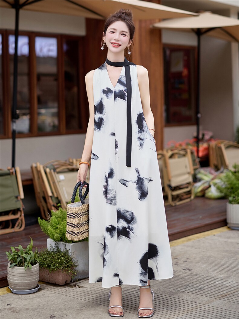 现货可推可退现2025夏季新款复古水墨画气质挂脖中长款连衣裙女,女装连衣裙,苗苗