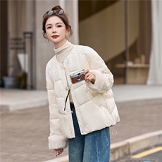 2025冬新款90白鸭绒新中式重工钉珠配真毛袖短款羽绒服外套，女装羽绒服，瑶迪依秀