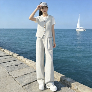 小个子穿搭套装春季新款圆领纽扣马甲上衣内搭白色T恤长裤三件套图片
