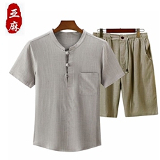 浅灰上衣+豆绿短裤