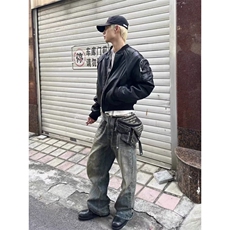 黑色