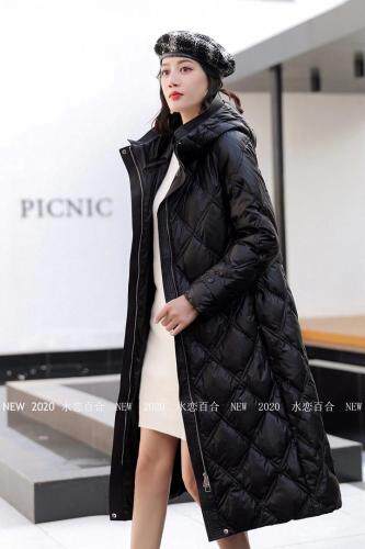 时尚修身版长款羽绒服90绒，女装羽绒服，水恋百合