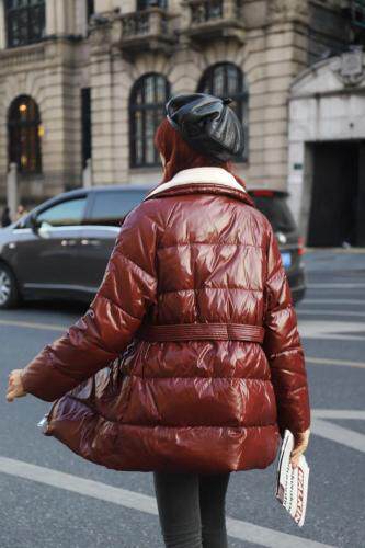 2021冬款上新拼羊羔绒领收腰设计90白鸭绒羽绒服，女装羽绒服，红雀纺