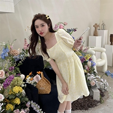 甜美初恋森系超仙仙女连衣裙女夏2025新款法式方领公主裙减龄显瘦，女装连衣裙，2C037