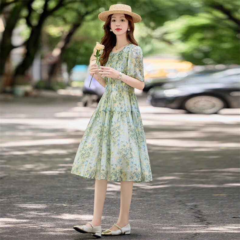 2025年夏季夏季新款高级显瘦碎花收腰连衣裙,女装连衣裙,米莱