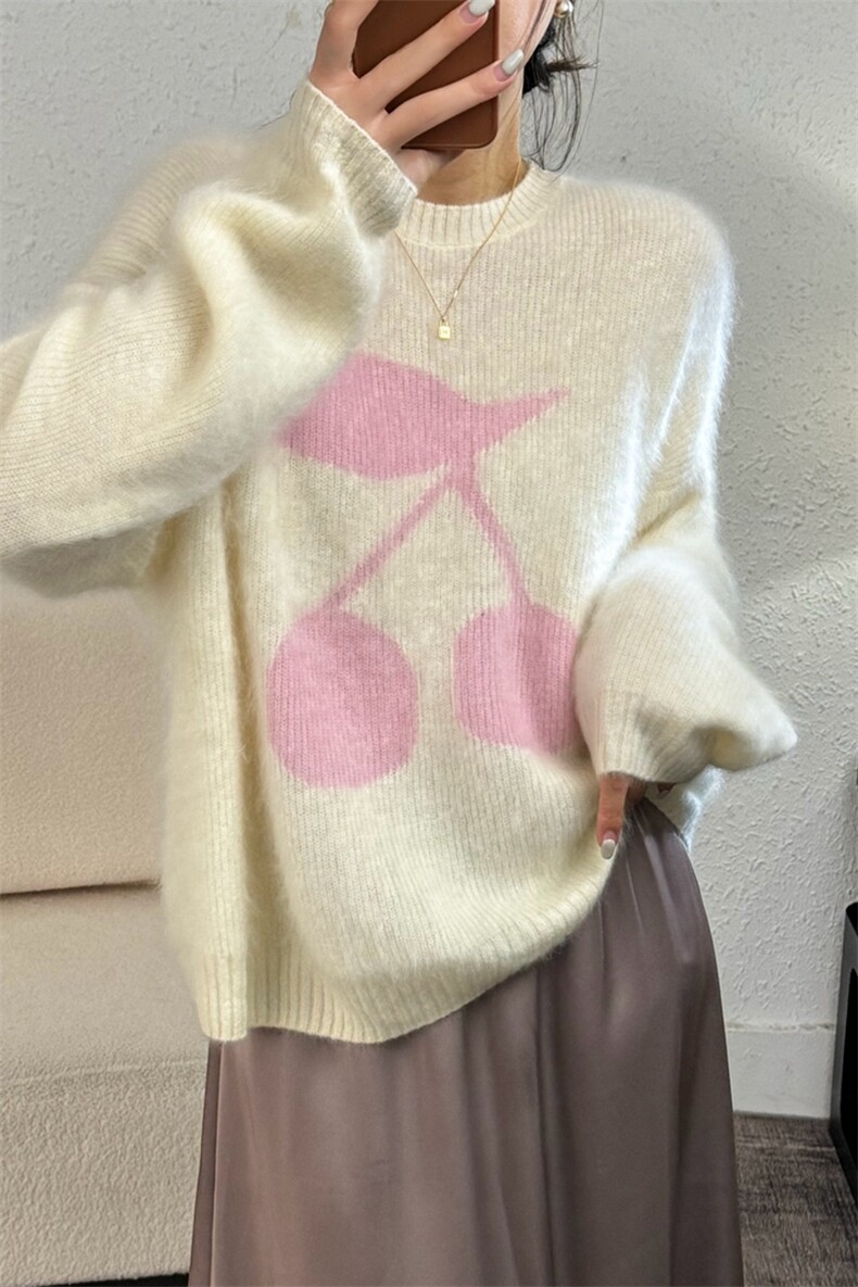 2024新款。小众设计师复古慵懒风樱桃提花羊绒拉绒圆领宽松版,女装羊绒衫,仟禧羊绒