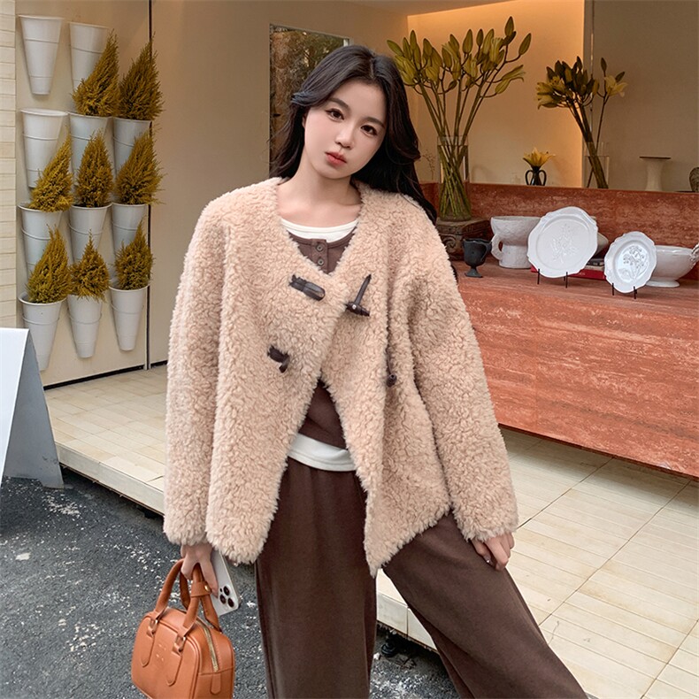 24新款 皮毛一体短外套 2C122-8866-P195-K298图片