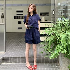 现货条纹翻领包肩衬衫+松紧腰短裤两件套2C239-H90-P145-K218，女装套装/套裙，2C239
