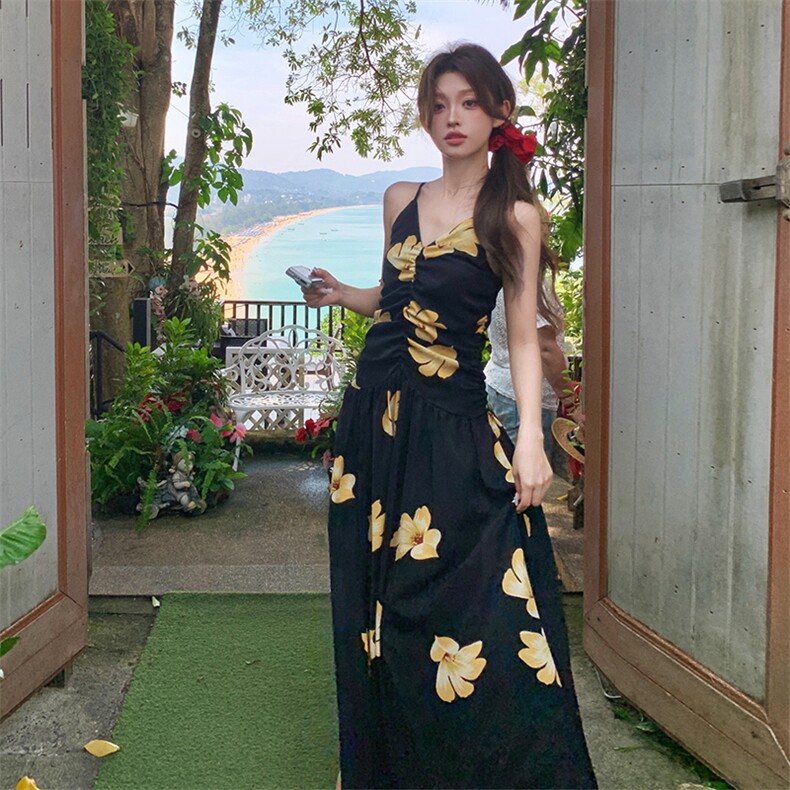 度假风黑色吊带连衣裙女2025夏季新款法式高级感收腰显瘦印花长裙,女装连衣裙,2C122