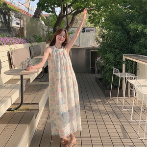 法式浪漫印花无袖挂脖连衣裙女夏2025新款气质超仙海边度假风裙子图片