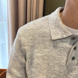 韩版休闲轻奢风纽扣翻领男士Polo衫简约纯色细条磨毛百搭针织毛衣图片