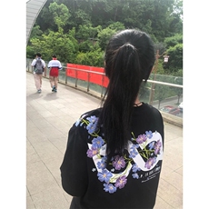 黑色