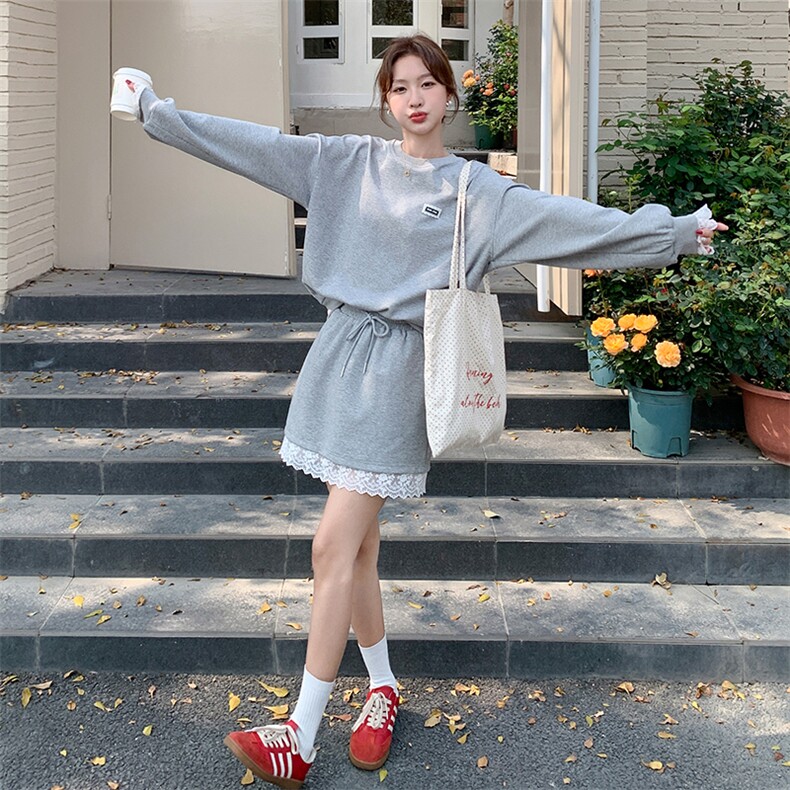 灰色蕾丝拼接卫衣套装裙女2025春季新款韩系减龄超火半身裙两件套图片