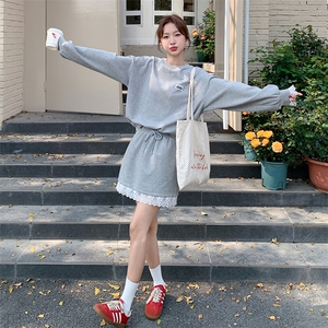 灰色蕾丝拼接卫衣套装裙女2025春季新款韩系减龄超火半身裙两件套图片
