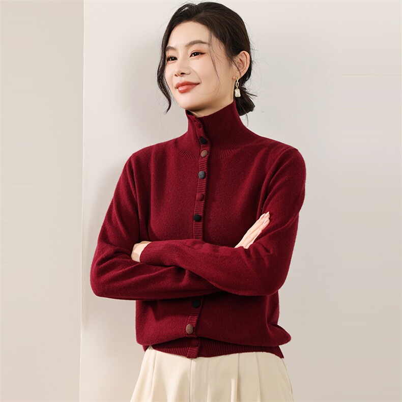 2025年秋季时尚百搭休闲彩扣高领假开衫，女装羊毛衫，佰旭羊绒