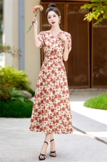 夏季碎花甜美连衣裙女装高级感时尚优雅显瘦超好看度假少女裙子夏，女装连衣裙，贵人树