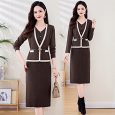 2024秋装新款时尚简约气质时髦针织羊毛裙，女装连衣裙，魅丽静蓝