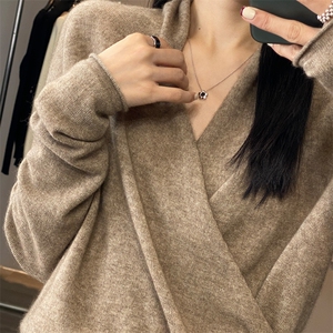 早春新款100%纯羊毛衫女交叉V领宽松套头裹胸毛衣羊绒针织打底衫图片