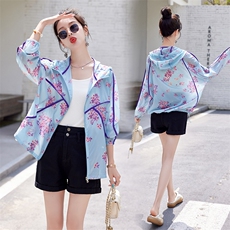 时尚学院风印花防晒衣女2023年夏季新款修身显瘦连帽长袖上衣外套，女装防晒衣，红依佳