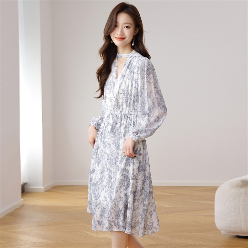 长袖V领气质连衣裙女装2025新款早秋优雅通勤收腰中长款裙子,女装连衣裙,艾米