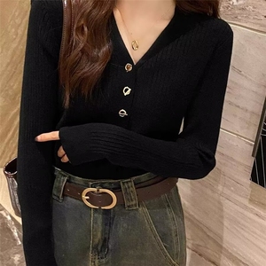 ins常规款长袖修身型V领春秋针织打底衫女毛衣高级感内搭通勤套头图片