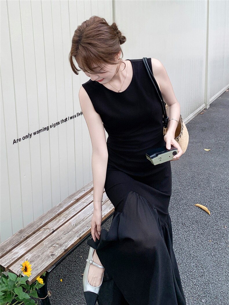 主推款新款法式轻奢黑色无袖连衣裙设计感不规则网纱拼接,女装连衣裙,网红馆