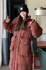 【新款现货】酒红色中长款时尚连帽款白鸭绒外套99808款P245K348，女装羽绒服，2C316