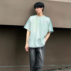 抖音得物品质二开240克宽松纯棉美式潮牌印花三条杠中性风短袖T恤图片