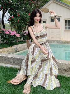 欧货度假风复古连衣裙女2026夏季流行单品新款长裙大方得体的裙子图片