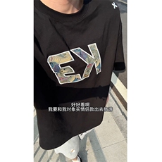 黑色