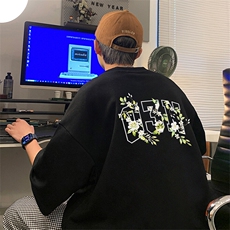 黑色