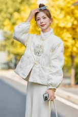 【bao款现货】2024新款冬装新中式刺绣盘扣羽绒服白鸭绒拼水貂毛，女装羽绒服，雅静靓衣