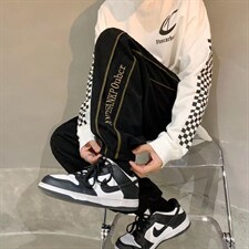黑色