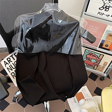 黑色