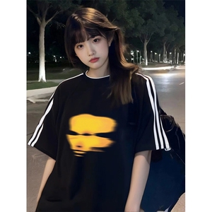 抖音得物高品质二开240克宽松纯棉美式潮牌三条杠织带短袖T恤图片