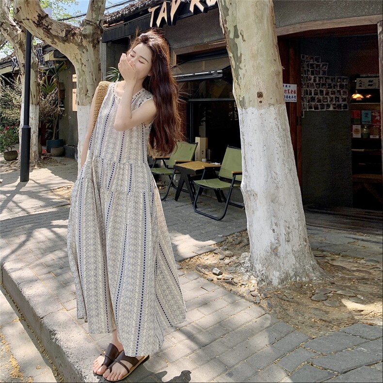 碎花条纹无袖背心连衣裙女夏季今年流行巨好看法式茶歇a字长裙子,女装连衣裙,维壹