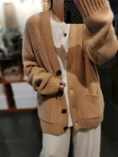 2025年秋季新款V领雕花针织开衫时尚休闲通勤百搭,女装针织衫/毛衣,恒恩羊绒,清河羊绒市场 2025年秋季新款V领雕花针织开衫时尚休闲通勤百搭,女装针织衫/毛衣,恒恩羊绒,清河羊绒市场