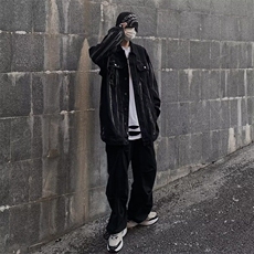 黑色