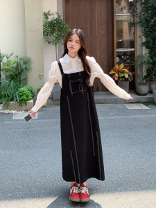韩系黑色工装背带裙女秋季连衣裙减龄设计感绝美独特流行时髦图片
